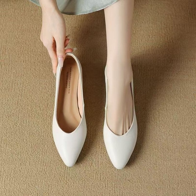 Low Mouth French Work Shoes All-Match Pointed Toe Women'S Professional Small Leather Shoes Low Heel Single-Layer Shoes Women'S Board Shoes - Image 1